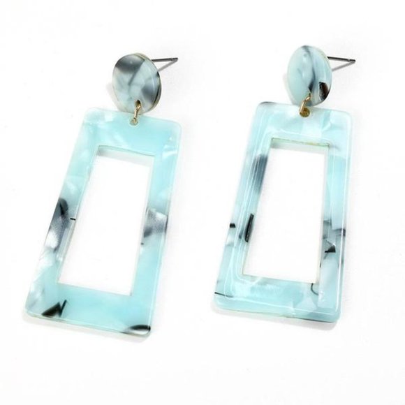 ❤️NWT *BOUTIQUE* PERFECT for SPRING/SUMMER BEAUTIFUL  FASHION EARRINGS - Picture 1 of 3